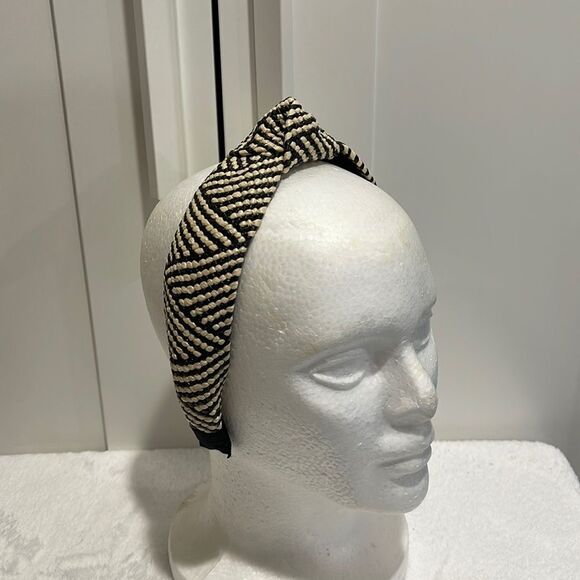 Brand New!! Woven headband with knot detail - Picture 2 of 4
